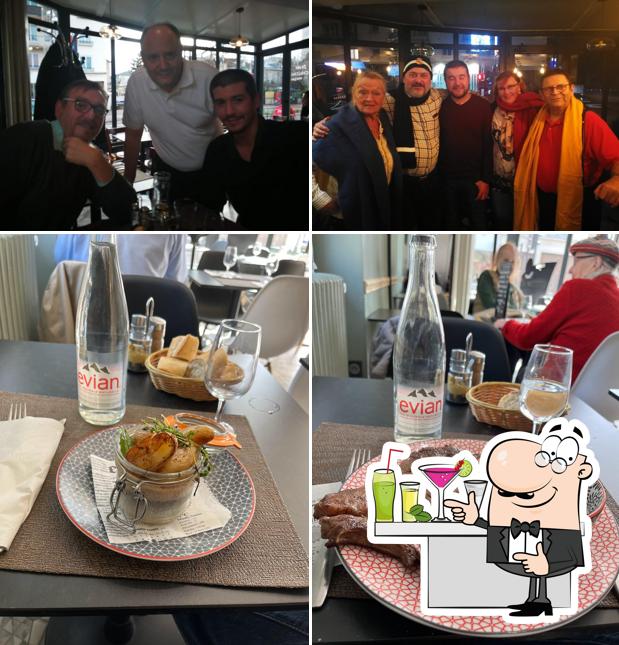 La photo de la comptoir de bar et table à manger concernant Bistrot des Ecus