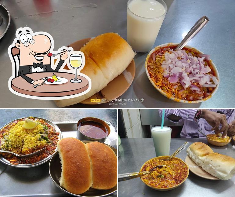 Food at Mamledar Kacheri Misal (Talao Pali)