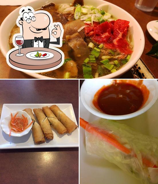 Еда в "Phở Phượng Hồng Vietnamese Restaurant"