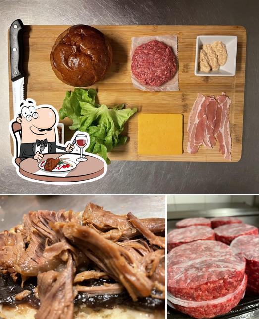 Essayez des repas à base de viande à Pub Le Campus Burger & Bar à bières