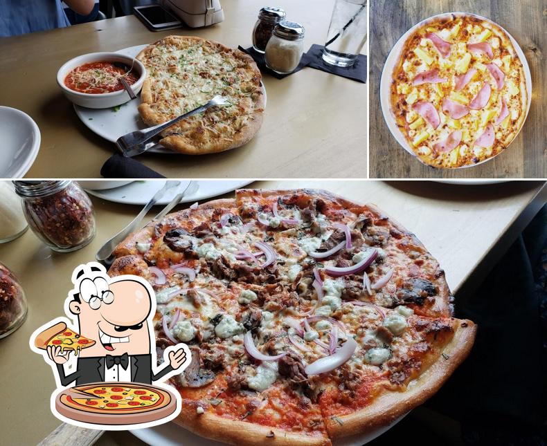 Pick pizza at MōMō Pizzeria & Ristorante