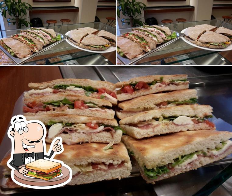 Commmandez un sandwich à Pizzeria Abruzzese ai 4 canti