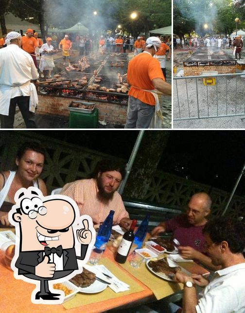 Guarda questa foto di sagra della bistecca