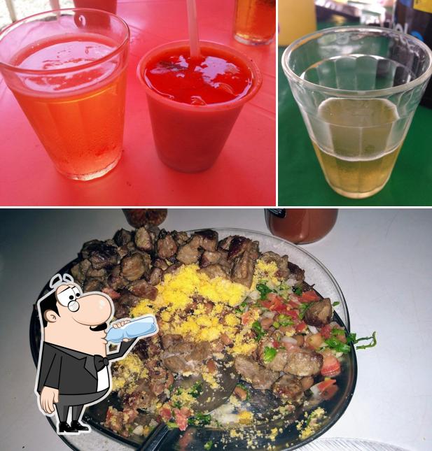 Dê uma olhada a ilustração mostrando bebida e comida no Largura Bar e Restaurante