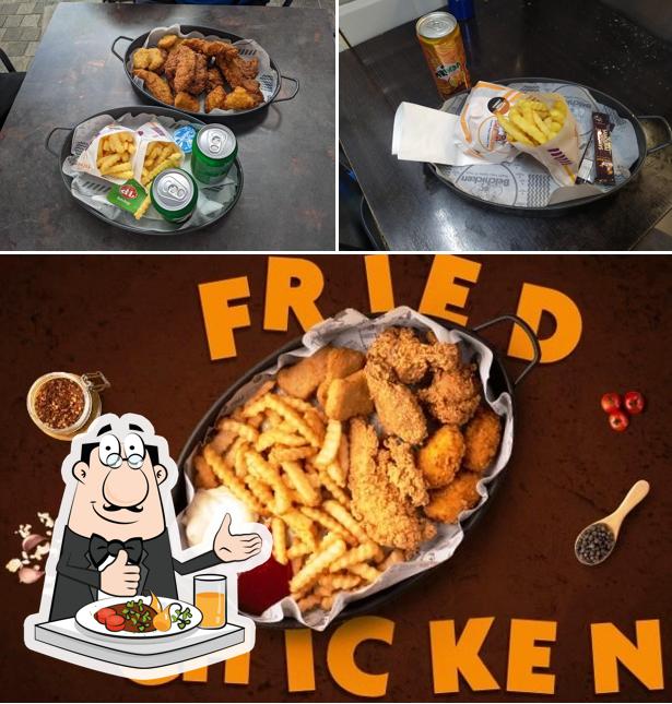 Еда в "Belchicken Rue Neuve Finest Fried Chicken & More"