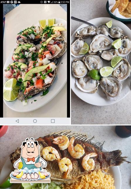 Order seafood at Mariscos El Amigo II