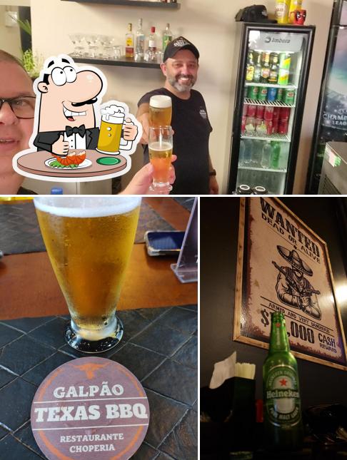 Você pode tomar uma tulipa de cerveja leve ou escura