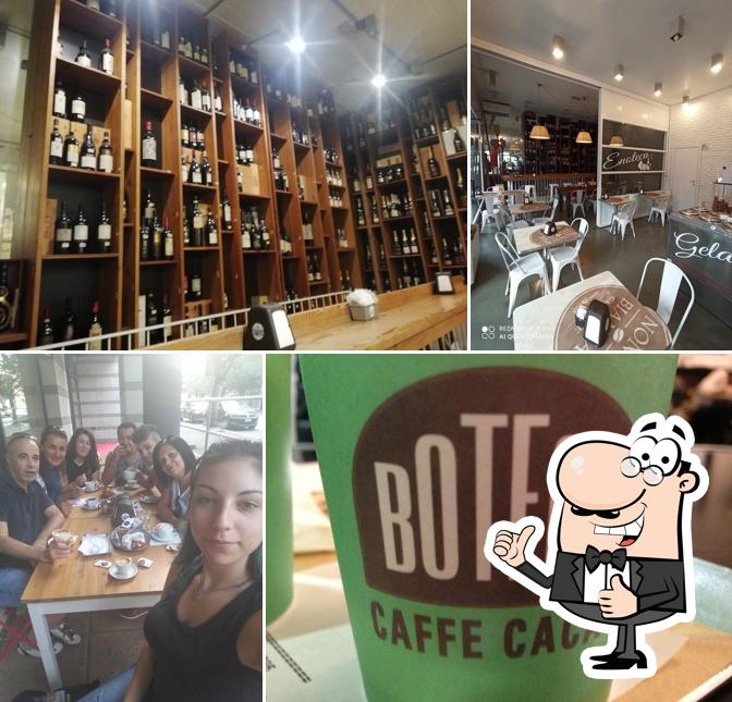 Look at the pic of Botega Cafe'