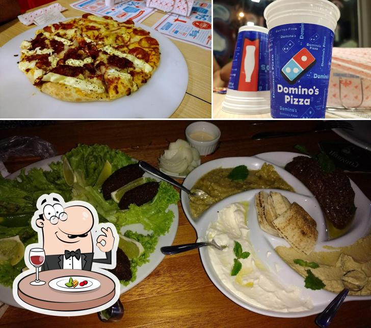 Esta é a ilustração apresentando comida e bebida no Domino's Pizza - Cuiabá