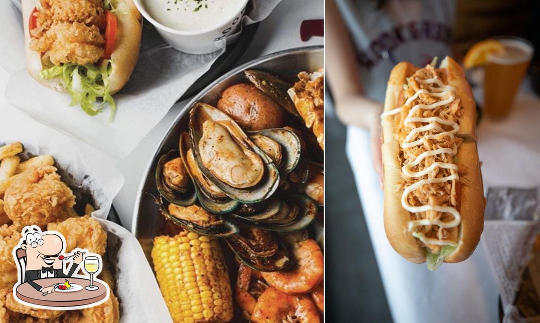 Hook & Reel Cajun Seafood & Bar in Crestwood Restaurant menu and reviews