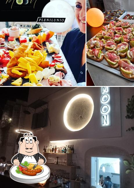 Tra le diverse cose da Moon Cocktail & Food Wine Bar si possono trovare la cibo e bevanda