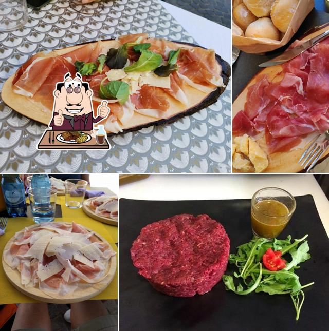 Ordina i un pasto a base di carne a Farnese food coffee & drinks