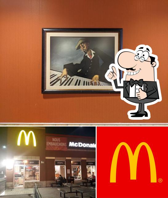 Здесь можно посмотреть изображение фастфуда "McDonald's"