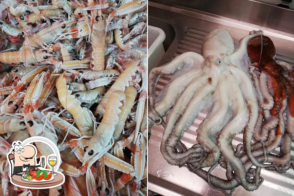 Pick different seafood items offered by Hostaria Licchio