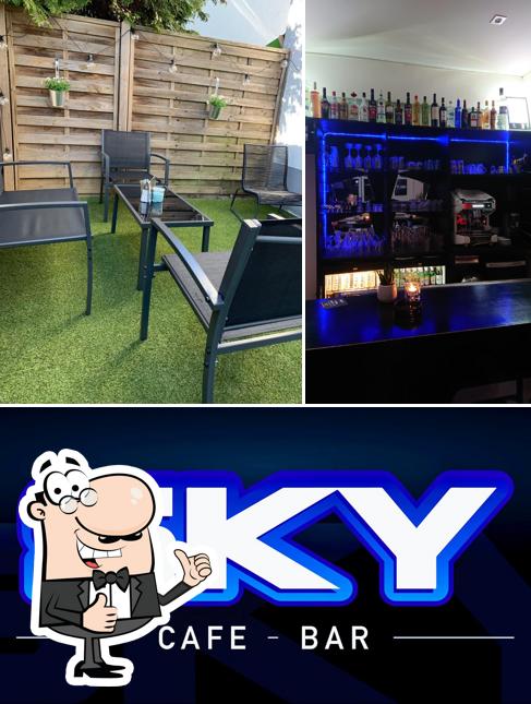 Взгляните на фотографию паба и бара "Sky Cafe Bar"