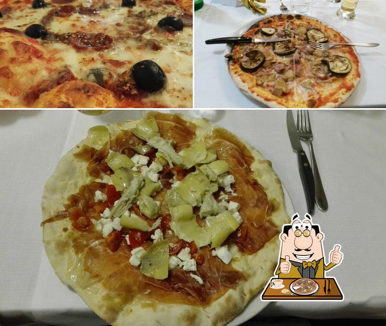 Scegli una pizza a La Torretta Ristorante Pizzeria