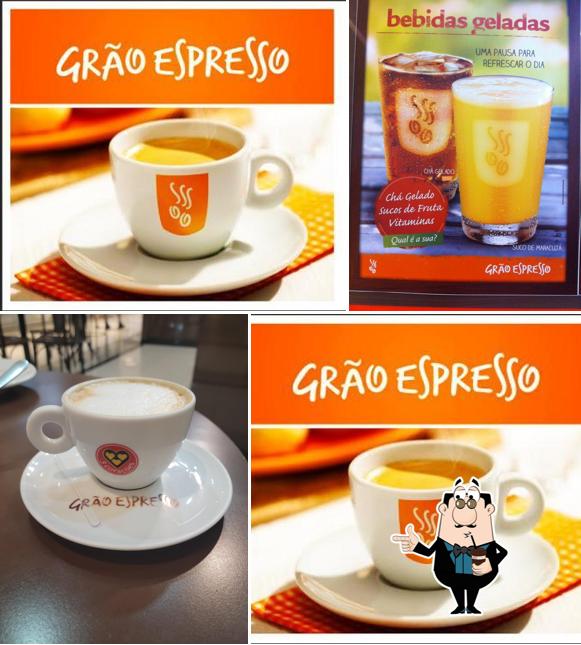 Desfrute de um drinque no Grão Espresso