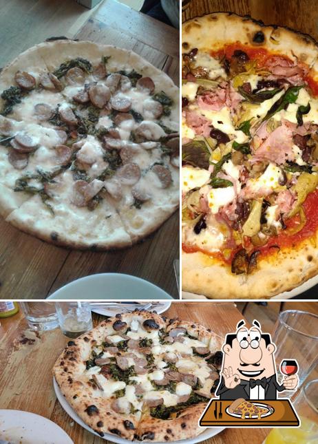 Elige una pizza en Dellarocco's Brick Oven Pizza