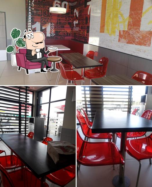 L'intérieur de KFC Arbour Crossing