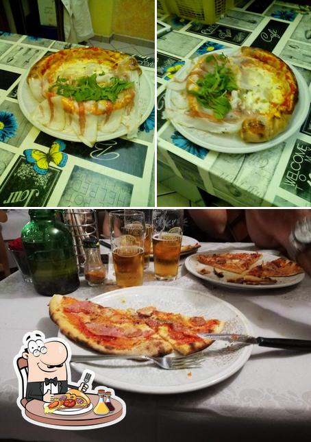 Ordina tra le svariate varianti di pizza