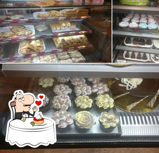 CAKES & SNACKS