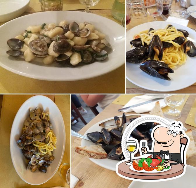 Prova la cucina di mare a Taverna Del Porto