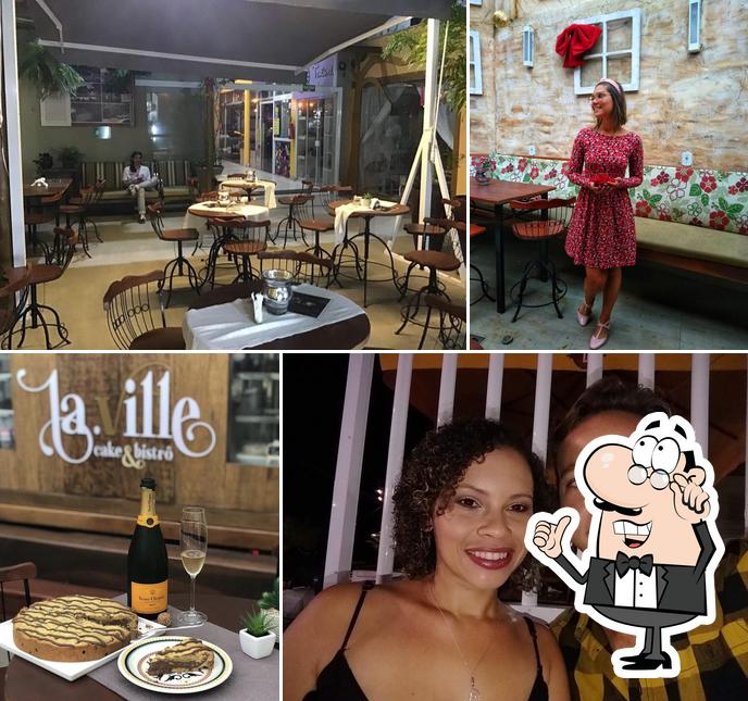 O interior do La Ville - Bolo & Café