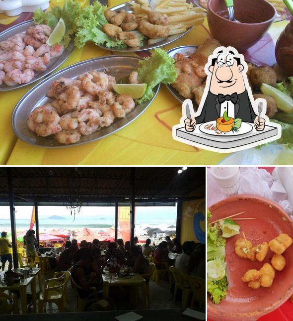 A imagem da comida e interior no Barra Beach Bar