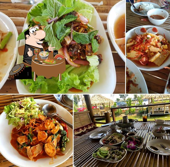 Food at ร้านอาหาร ณ ชมทุ่ง ริมคลอง