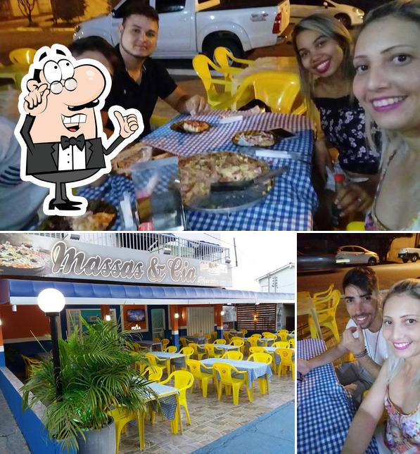 O interior do Massas & Cia Pizzaria