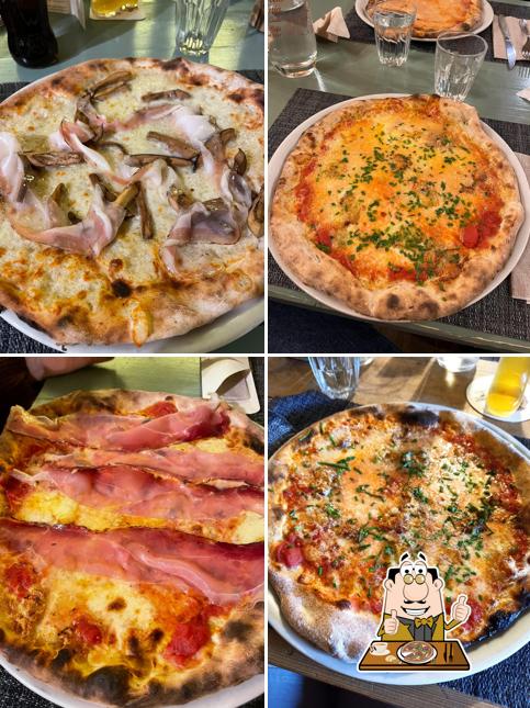 Scegli una pizza a Pizzeria Ristorante Costa
