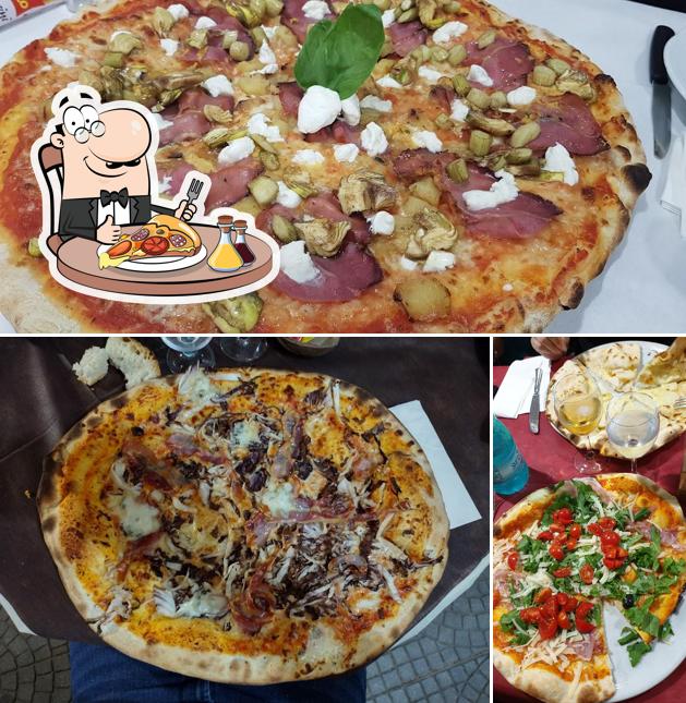 Ordina una pizza a Ristorante Bar Pizzeria Rosy di Musa Antonia