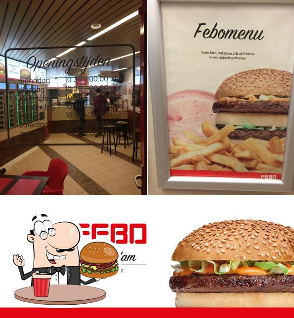 Essayez un hamburger à FEBO Amsterdam - Amsteldijk