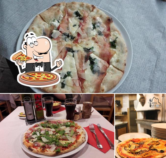 Отведайте пиццу в "Pizzeria Ristorante Sas da Rocia"