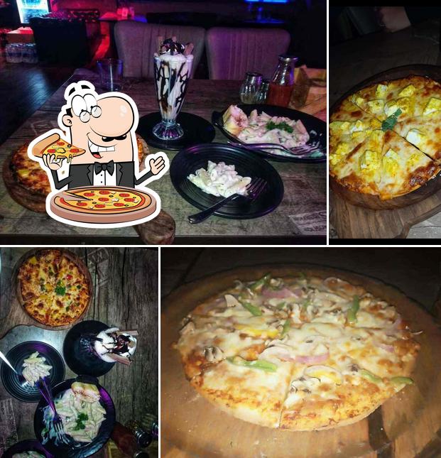 Try out pizza at Hungama Cafe