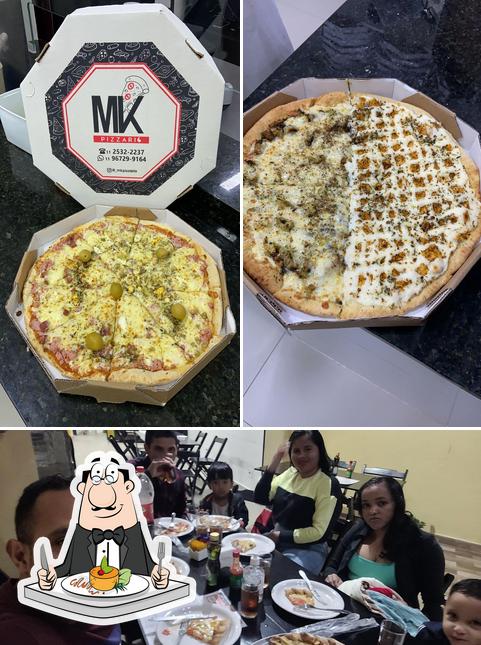 A MK Pizzaria se destaca pelo comida e interior