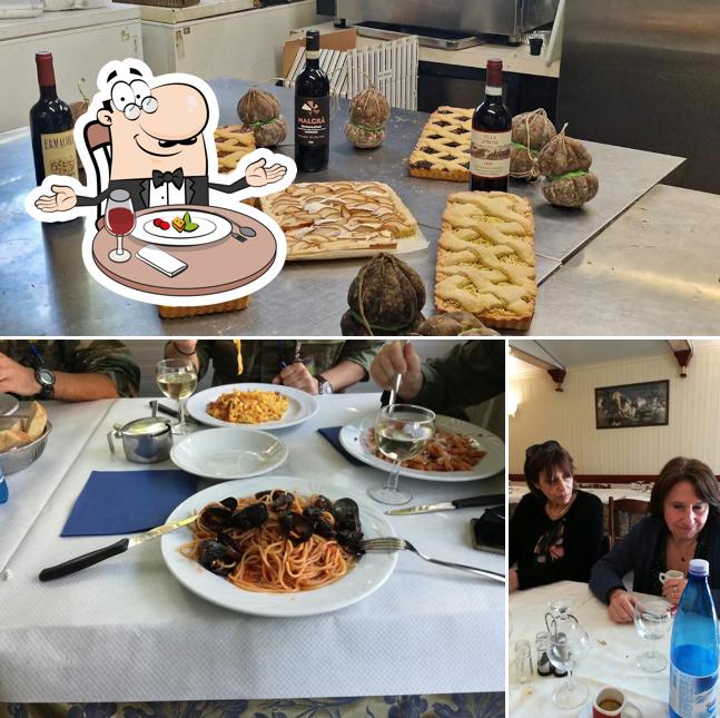 Ristorante Camillo2 si caratterizza per la tavolo da pranzo e cibo