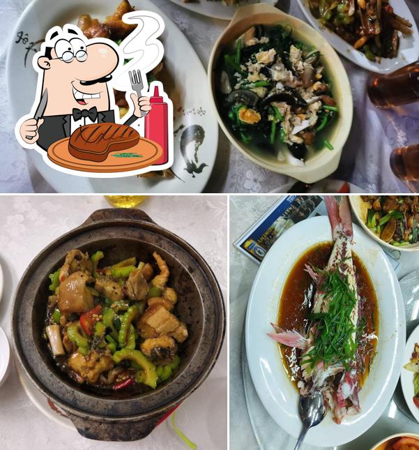 Elige un plato con carne en Wah Tao Seafood Restaurant
