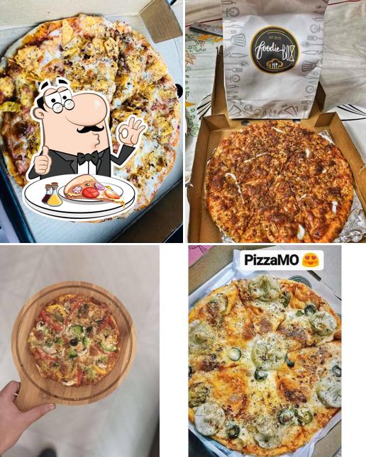 Pick pizza at FoodieBox
