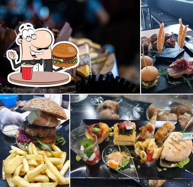 Ordina un hamburger a 9.5 Industry - Lounge & Restaurant