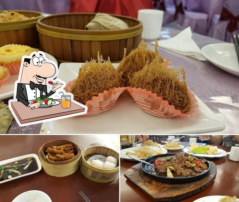 Еда в "Red Bowl Chinese Restaurant"