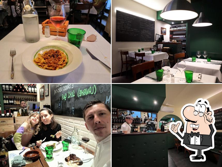 Siediti a un tavolo di Trattoria Rosmarino