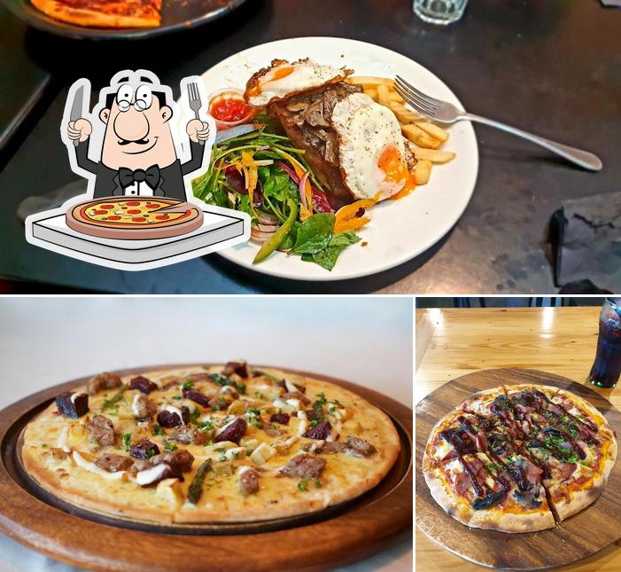 Get pizza at TDO - The Dinsdale Office / Restaurant and Bar