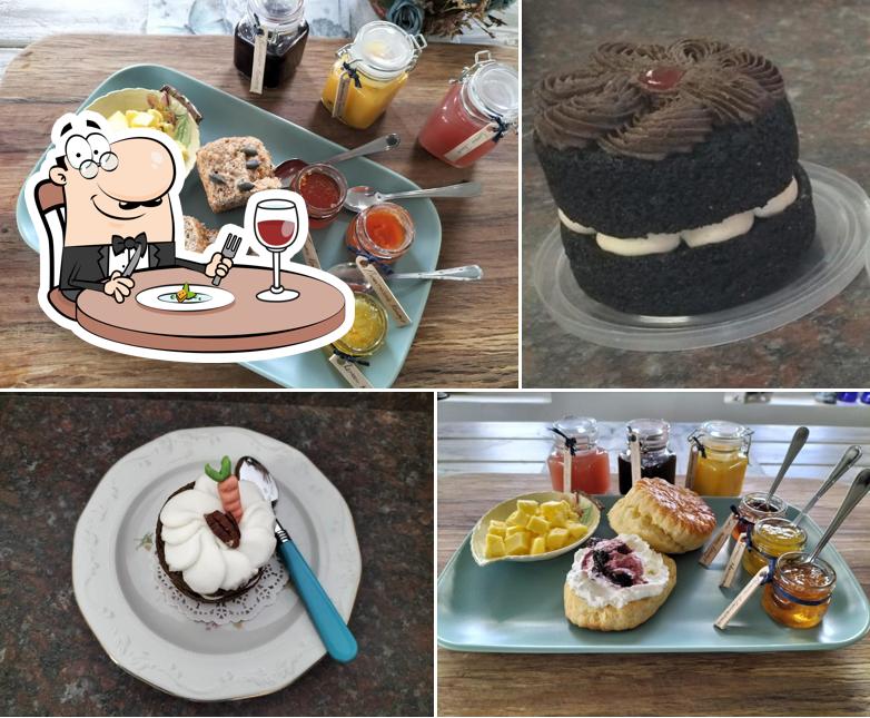 Assiette de fromage, gâteau au chocolat et cheesecake à Lekkerbek Bederf