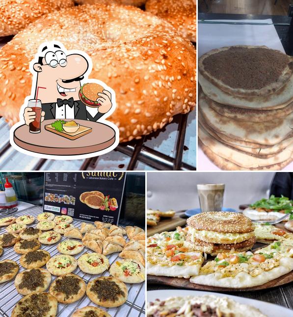 Попробуйте гамбургеры в "SUMAC - Lebanese Bakery Cafe"