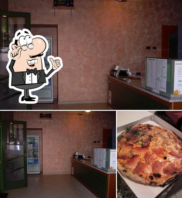 Guarda la immagine che mostra la interni e pizza di Pizzeria Le Cinque Perle Brescia