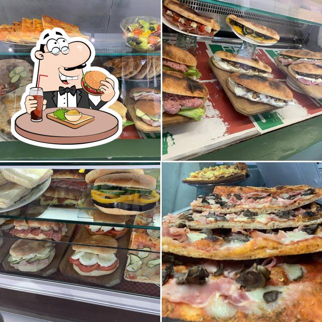 Prenditi un hamburger a Pinseria Sky Beach