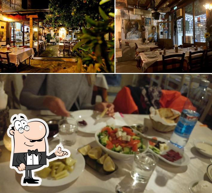 Découvrez l'intérieur de Taverna Skourouvinnos