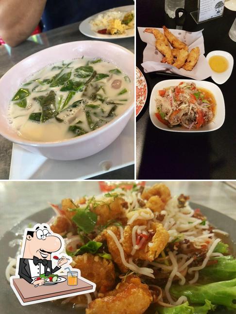 Еда в "Little Khae Rai Cafe"