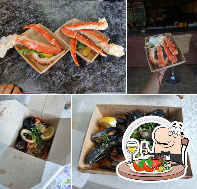 В "Мидийная ферма" вы можете отведать различные блюда с морепродуктами